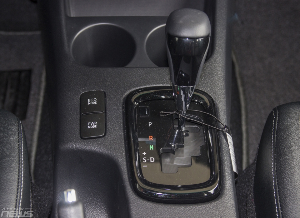 toyota hilux 2018 cu lot xac hoan hao
