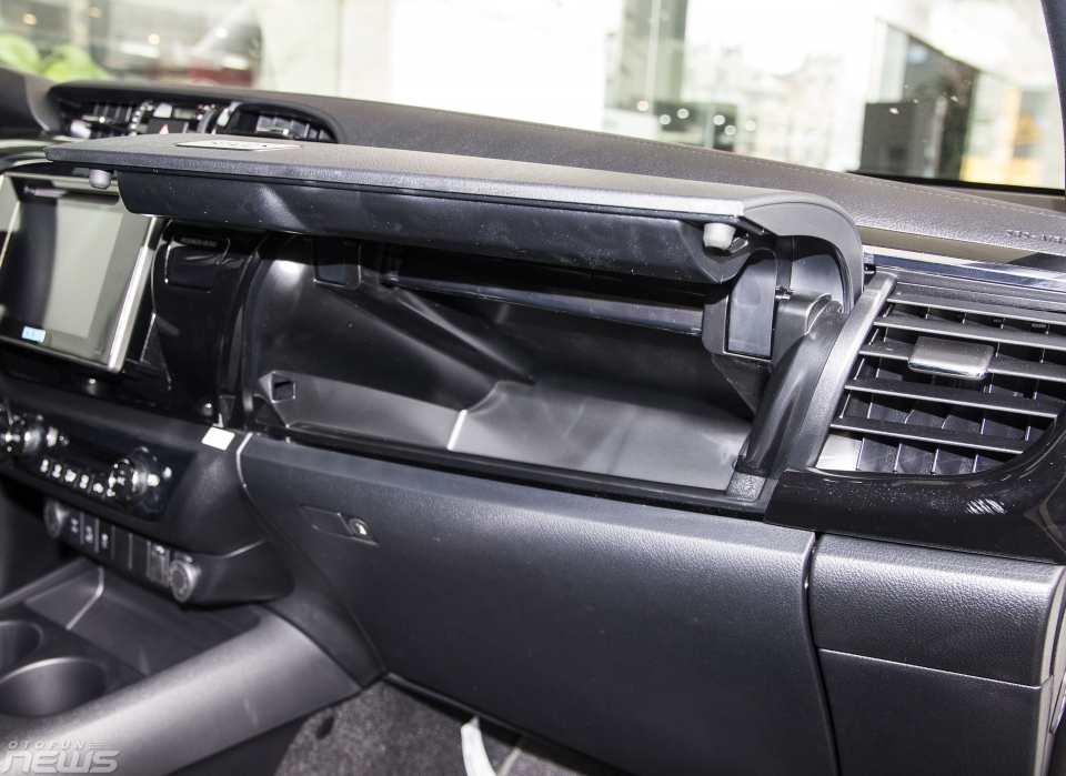 toyota hilux 2018 cu lot xac hoan hao