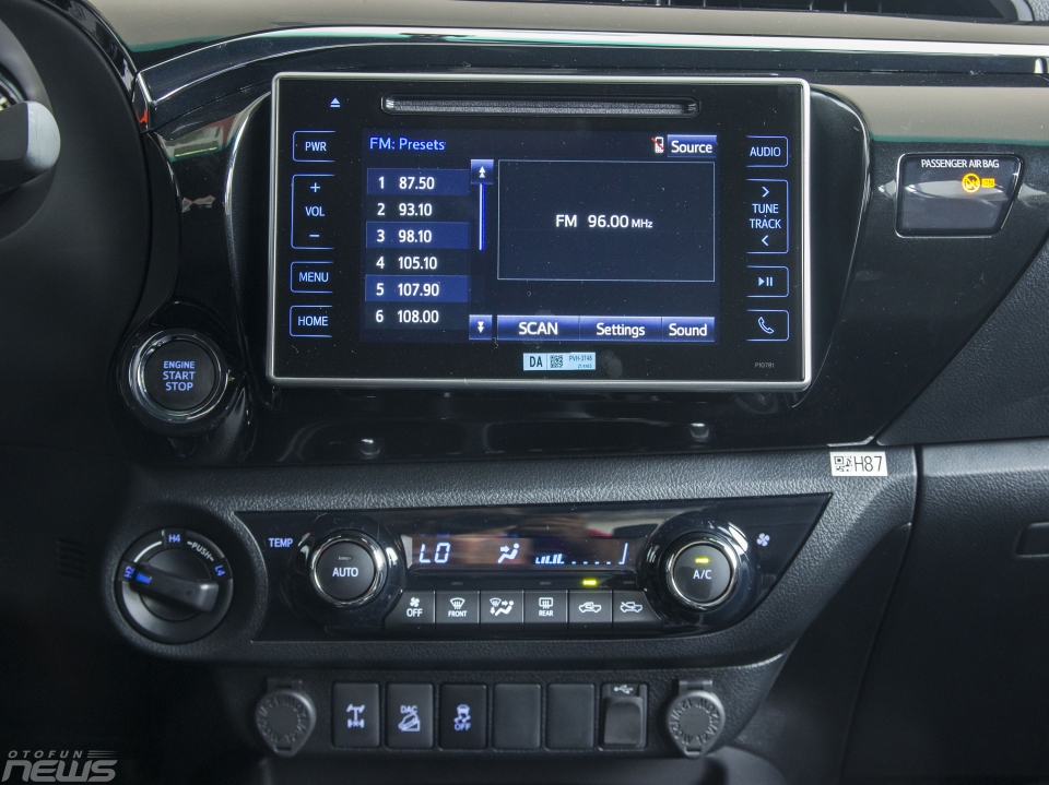 toyota hilux 2018 cu lot xac hoan hao