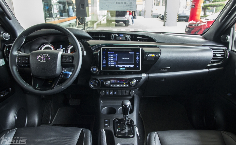 can canh nhung diem moi tren mau ban tai toyota hilux 2018