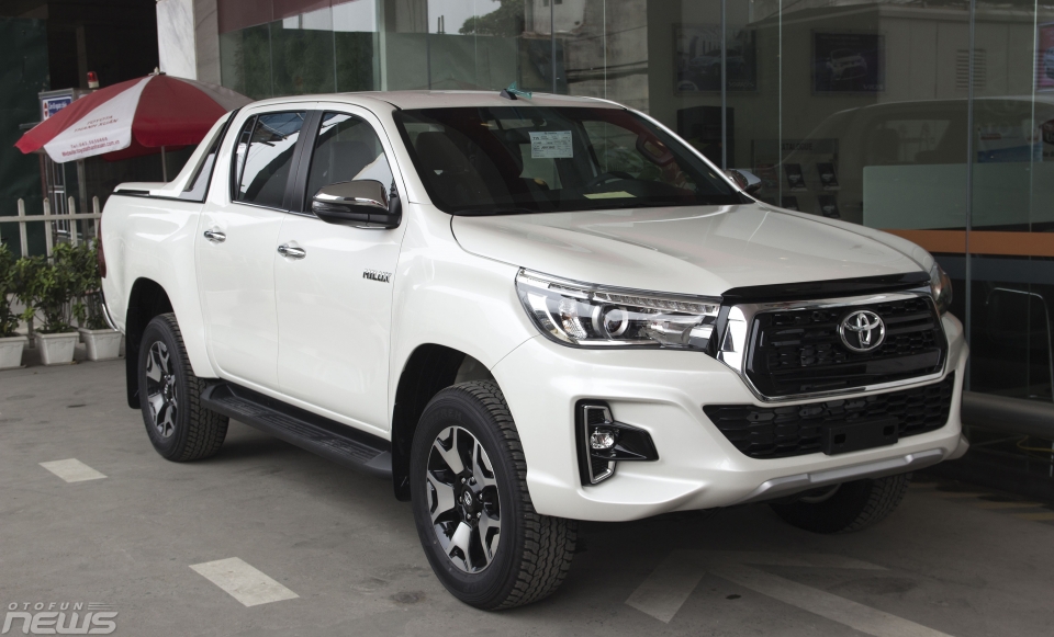 toyota hilux 2018 cu lot xac hoan hao