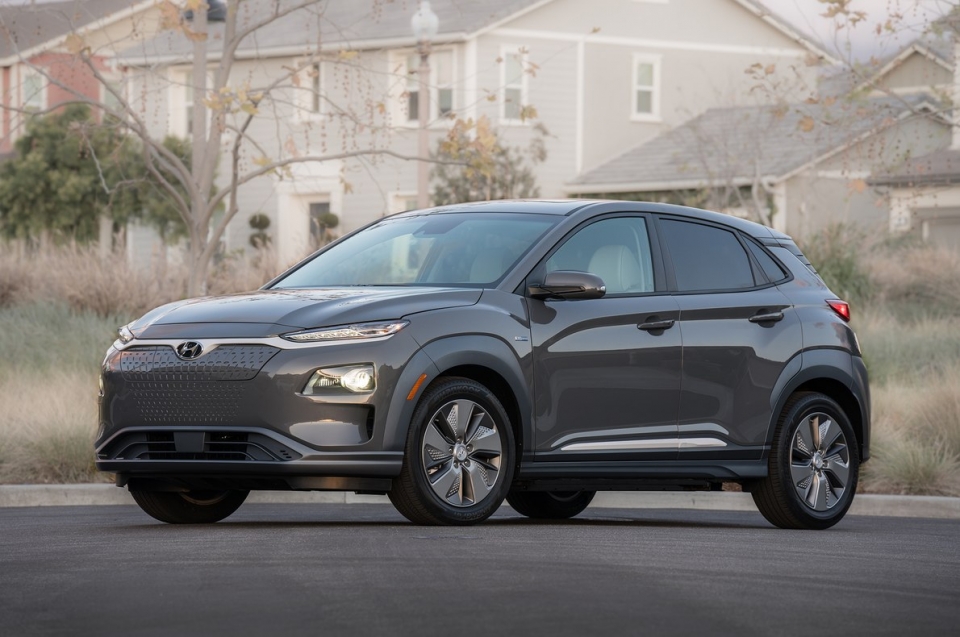 Hyundai Kona chạy điện có thể di chuyển 415 km sau khi sạc đầy hyundai kona phien ban dien hoa co khoang hanh trinh 415 km
