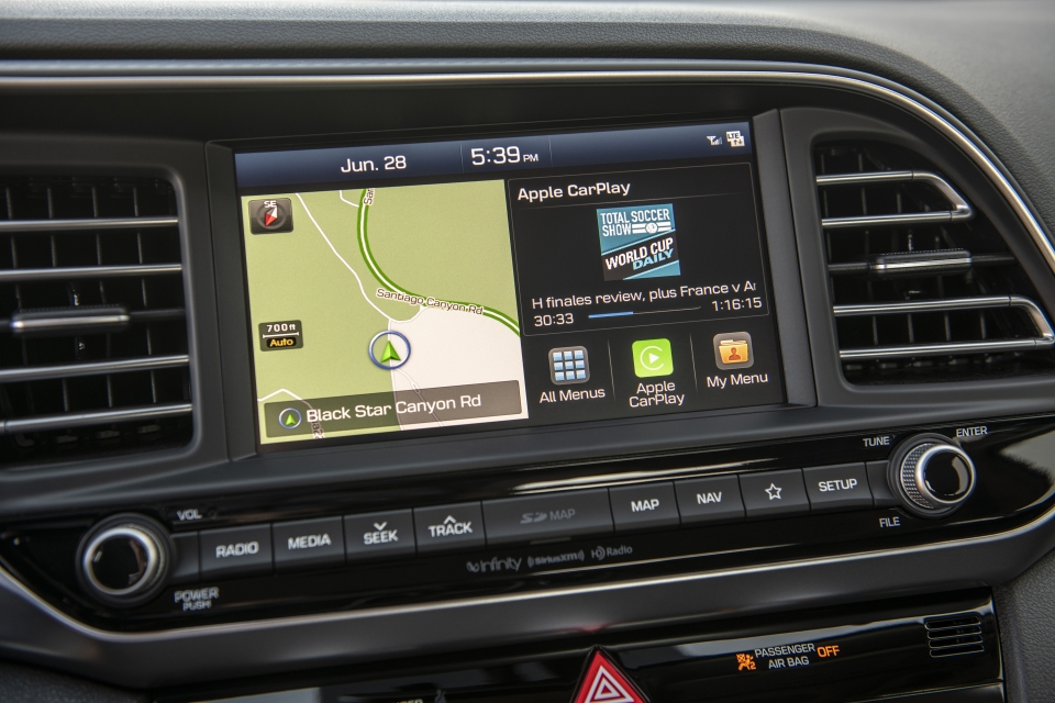 Hyundai Elantra 2019: Ngoại hình táo bạo, thêm gói an toàn Smart Sense hyundai elantra 2019 ngoai hinh tao bao them goi an toan smart sense