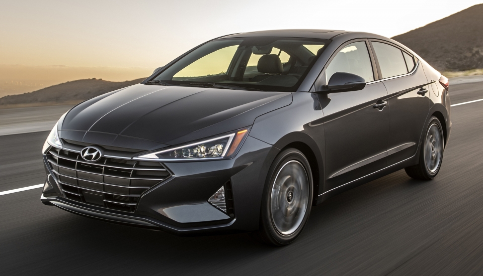 Hyundai Elantra 2019: Ngoại hình táo bạo, thêm gói an toàn Smart Sense hyundai elantra 2019 ngoai hinh tao bao them goi an toan smart sense