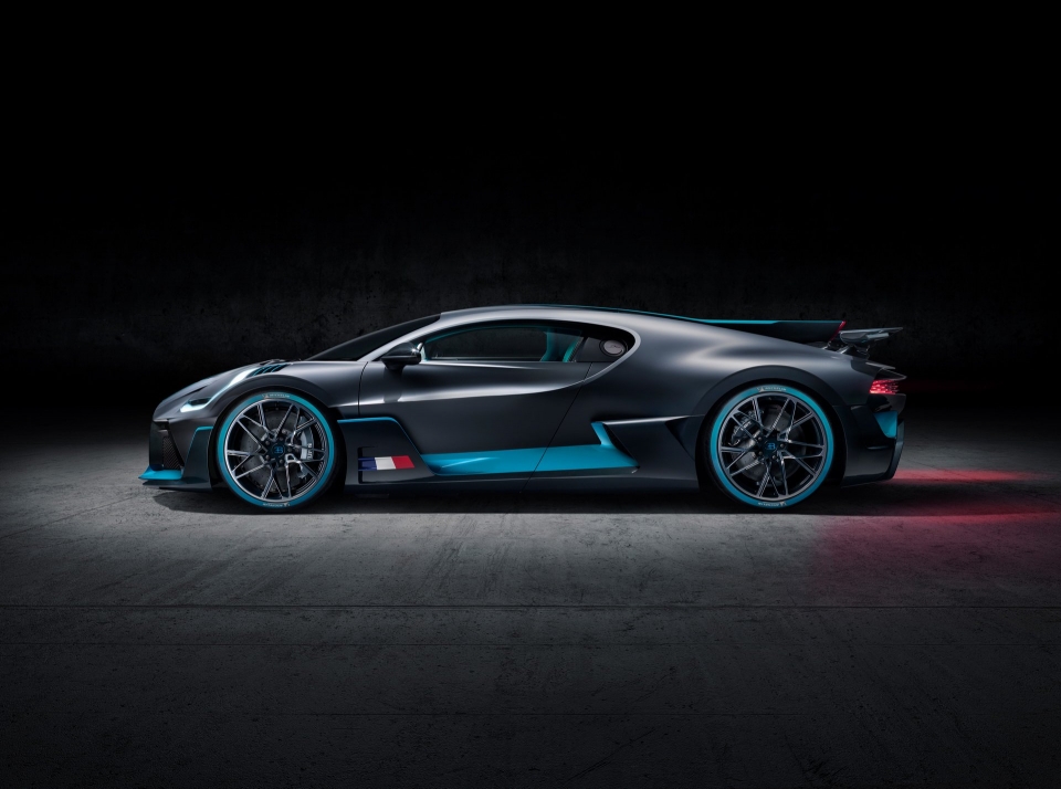 Chiêm ngưỡng siêu xe thể thao Bugatti Divo trị giá gần 6 triệu USD chiem nguong sieu xe the thao bugatti divo tri gia gan 6 trieu usd