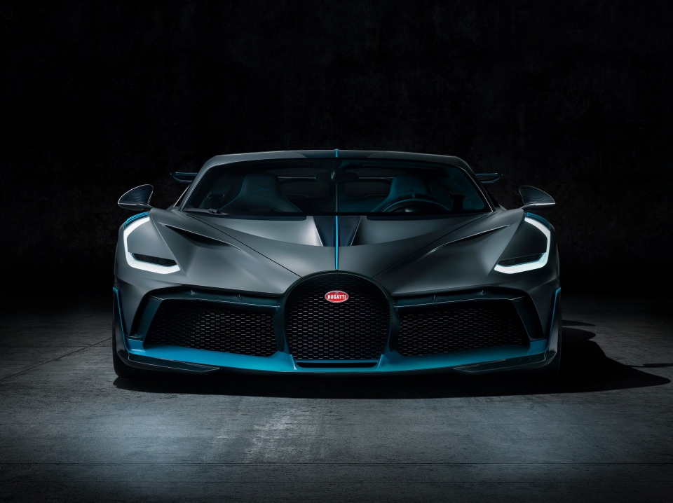 Chiêm ngưỡng siêu xe thể thao Bugatti Divo trị giá gần 6 triệu USD chiem nguong sieu xe the thao bugatti divo tri gia gan 6 trieu usd