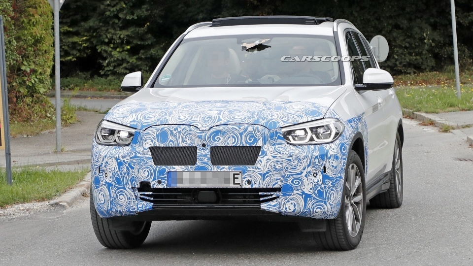 BMW thử nghiệm crossover chạy điện iX3 có khoảng hành trình hơn 400 km