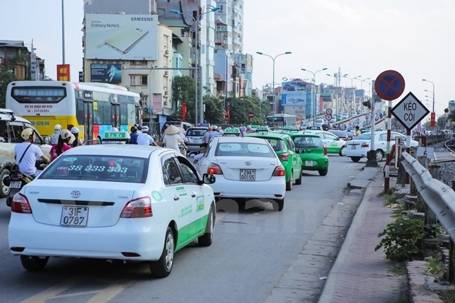 Hà Nội tăng cường quản lý xe hợp đồng chở khách dưới 9 chỗ ngồi ha noi tang cuong quan ly xe hop dong cho khach duoi 9 cho ngoi