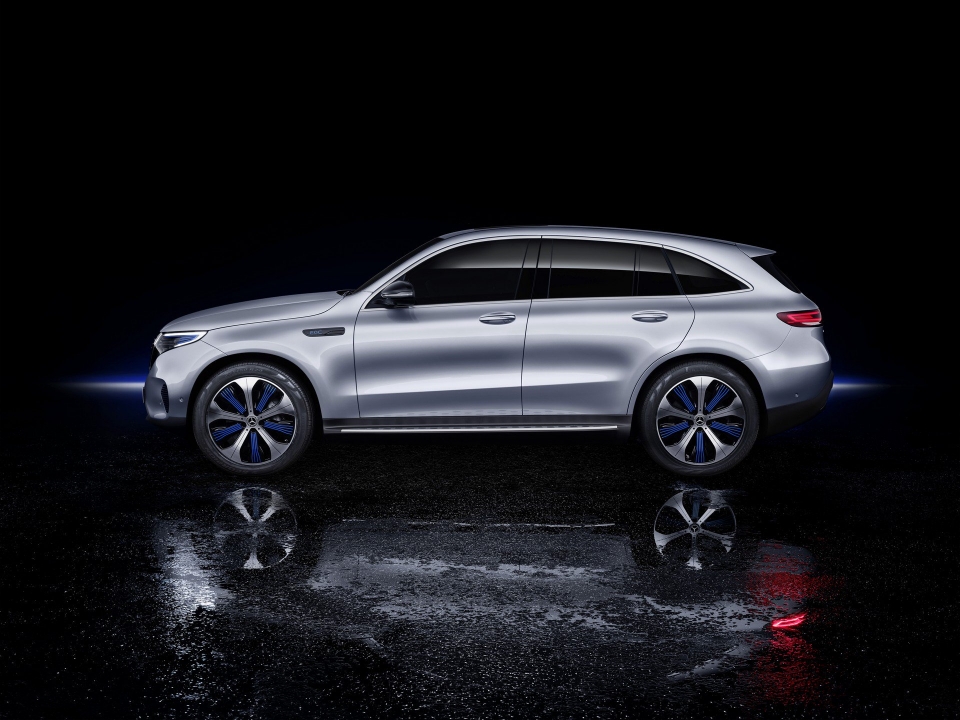 Mercedes-Benz EQC chính thức ra mắt với khoảng hành trình hơn 450 km mercedes benz eqc chinh thuc ra mat voi khoang hanh trinh hon 450 km