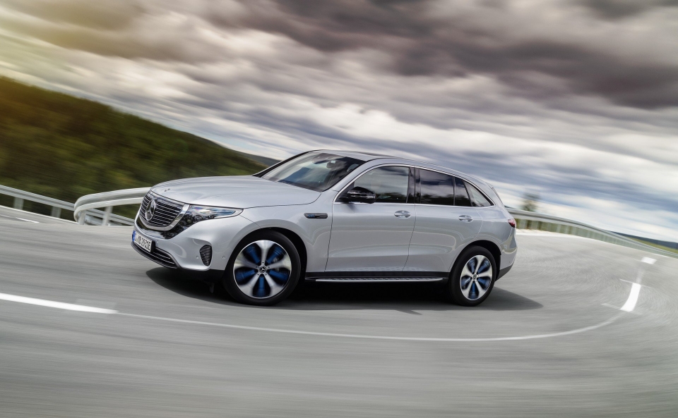 Mercedes-Benz EQC chính thức ra mắt với khoảng hành trình hơn 450 km mercedes benz eqc chinh thuc ra mat voi khoang hanh trinh hon 450 km
