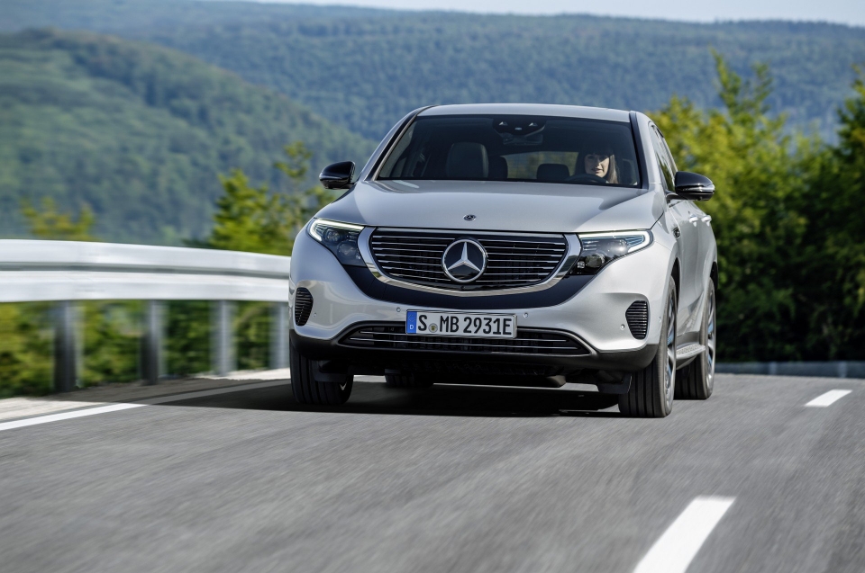 Mercedes-Benz EQC chính thức ra mắt với khoảng hành trình hơn 450 km mercedes benz eqc chinh thuc ra mat voi khoang hanh trinh hon 450 km