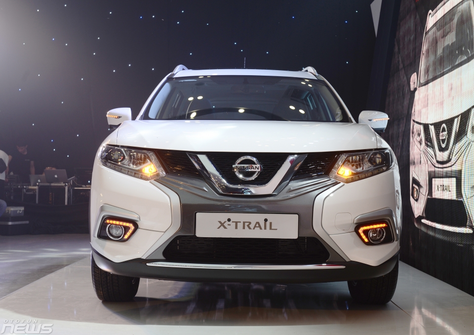 Nissan giới thiệu X-Trail phiên bản "Việt hoá" giá từ 991 triệu đồng nissan gioi thieu x trail phien ban viet hoa gia tu 991 trieu dong