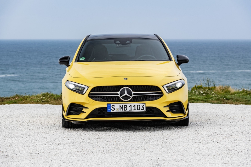 Mercedes-AMG A35 2018: "Bé hạt tiêu" có sức mạnh 301 mã lực cong bo mercedes amg a35 2018 voi dong co tang ap 301 ma luc