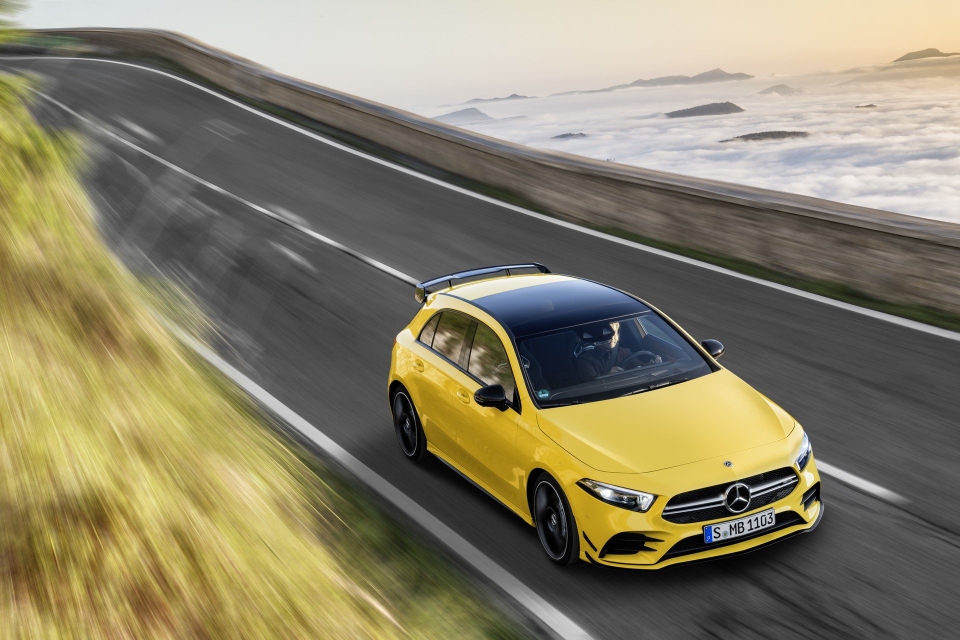 Mercedes-AMG A35 2018: "Bé hạt tiêu" có sức mạnh 301 mã lực cong bo mercedes amg a35 2018 voi dong co tang ap 301 ma luc