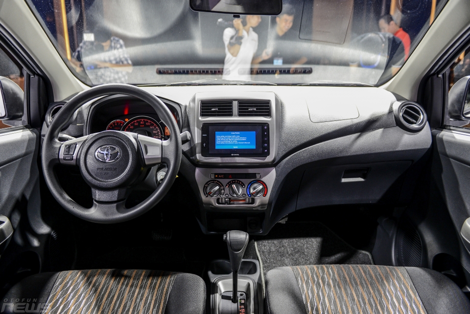 soi bo doi xe gia re toyota wigo va avanza