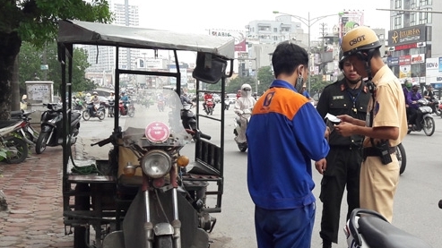 Xử lý vi phạm xe ba bánh: Mới ở phần “ngọn”