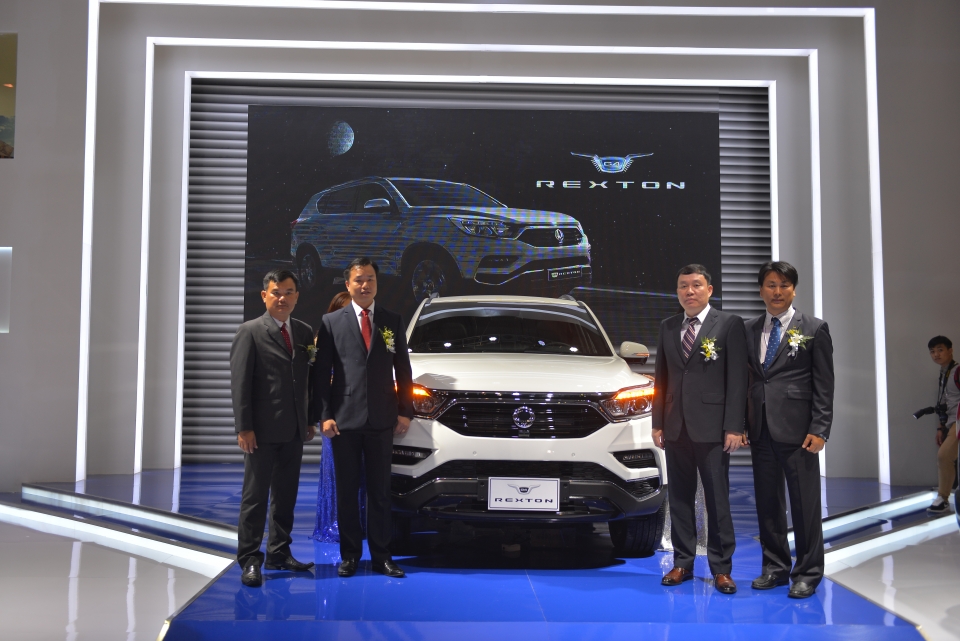 vims 2017 ssangyong mang den trien lam tron bo xe gam cao da dung va minivan