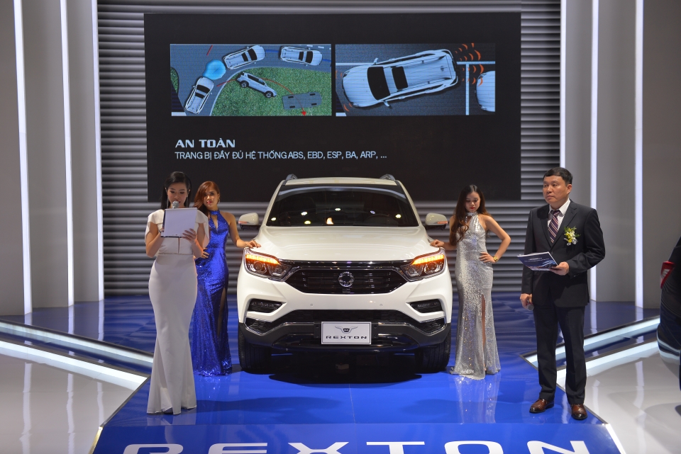 vims 2017 ssangyong mang den trien lam tron bo xe gam cao da dung va minivan