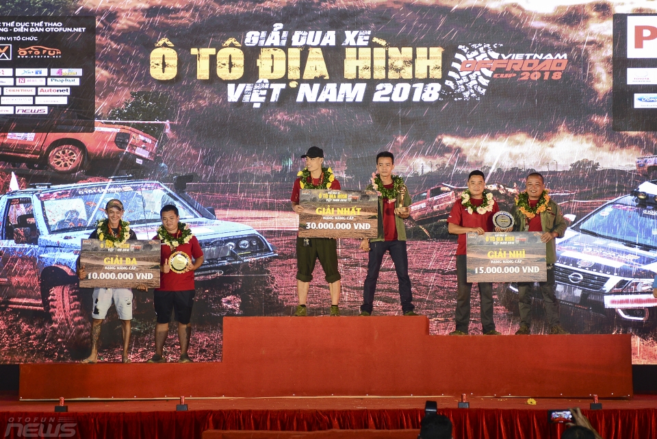 khep lai giai dua xe o to dia hinh voc 2018