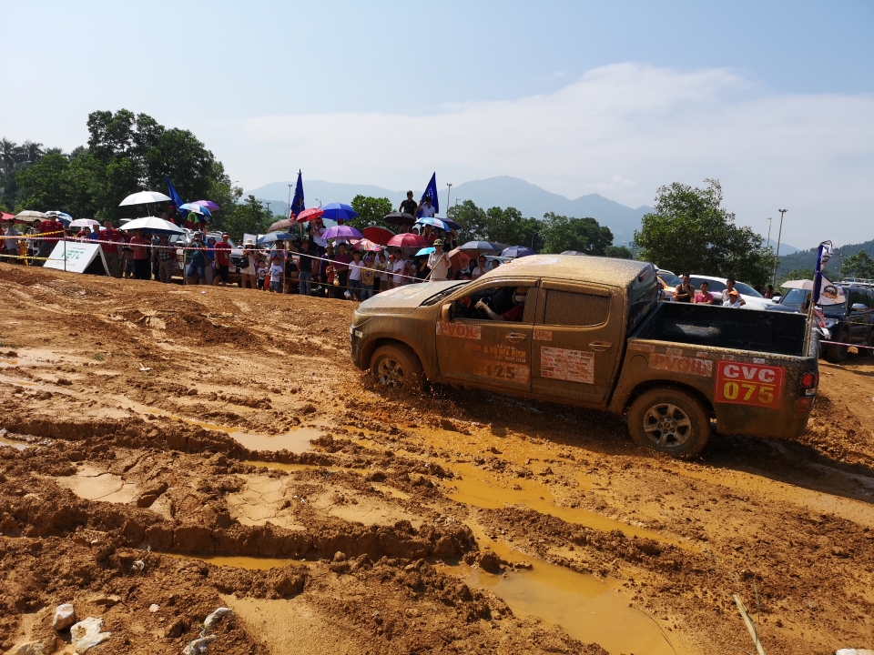 chevrolet colorado thong tri hang dua ban tai viet nam tai voc 2018