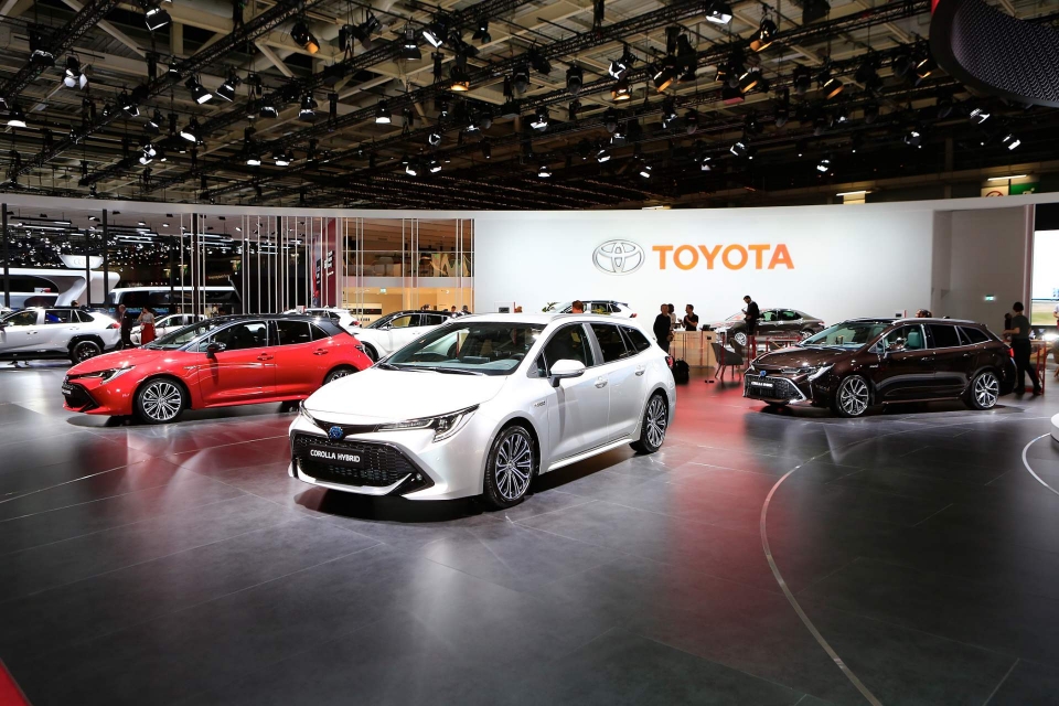 Toyota Corolla Hybrid khoe dáng ấn tượng tại triển lãm Paris toyota corolla hybrid khoe dang an tuong tai trien lam paris