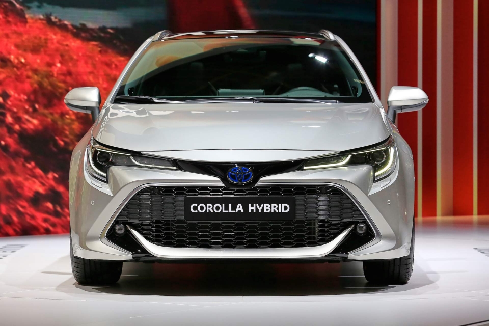 Toyota Corolla Hybrid khoe dáng ấn tượng tại triển lãm Paris toyota corolla hybrid khoe dang an tuong tai trien lam paris