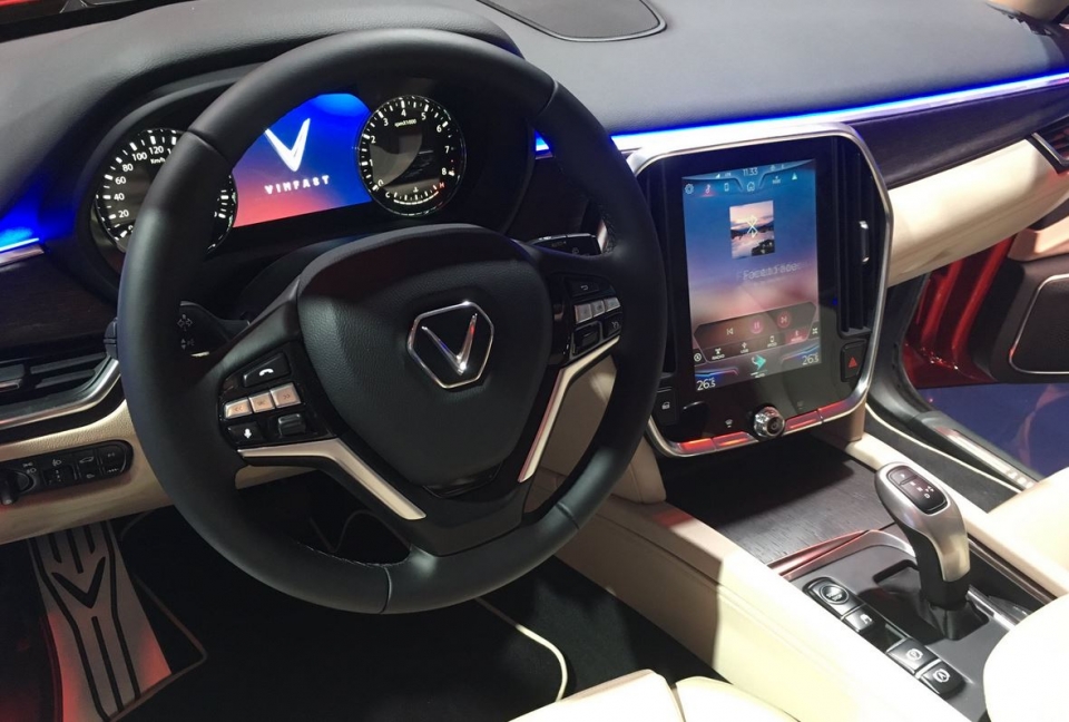Cận cảnh xe SUV đầu tay của Vinfast LUX SA 2.0 can canh xe suv dau tay cua vinfast lux sa 20