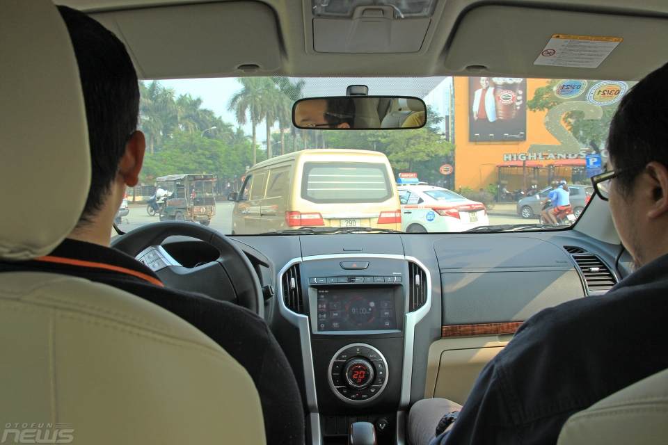 khach hang thu do trai nghiem dong co moi tren isuzu mu x va d max