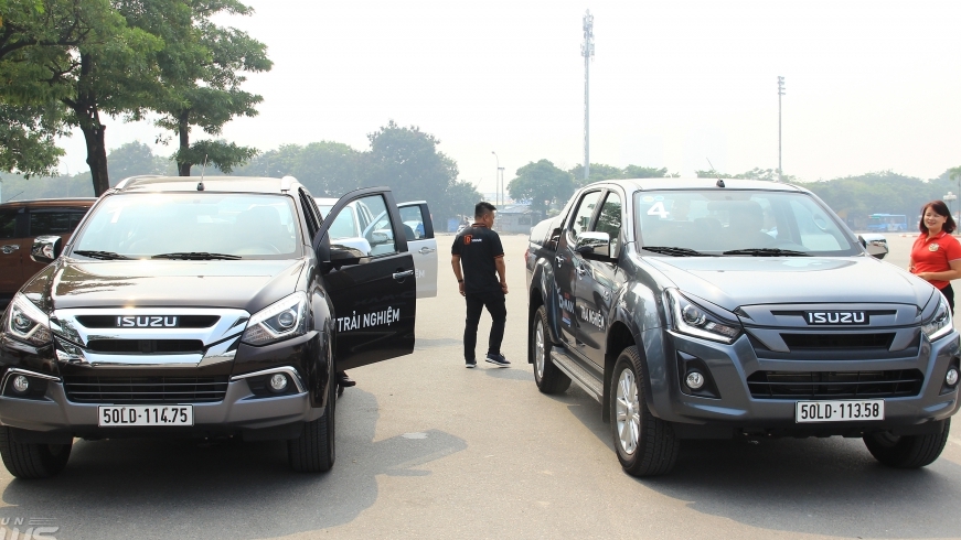 Khách hàng Thủ đô trải nghiệm động cơ mới trên Isuzu MU-X và D-Max