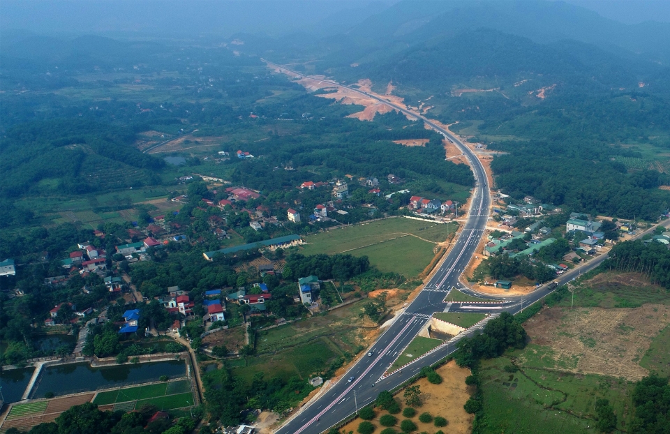 "Ofer" hướng dẫn đi đúng trên đường cao tốc Hoà Lạc - Hoà Bình ofer huong dan di dung tren duong cao toc hoa lac hoa binh