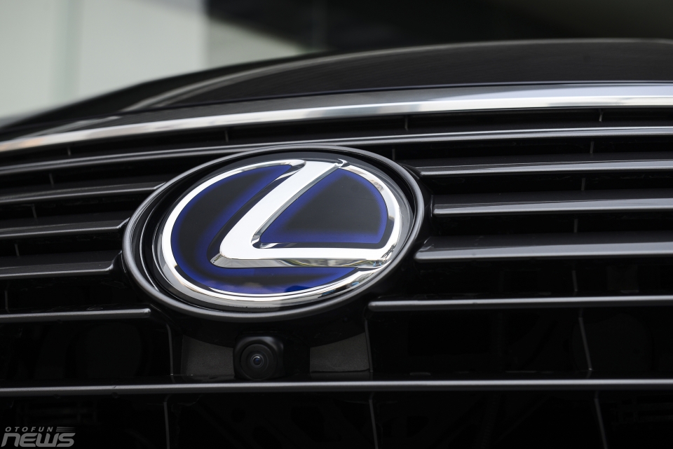 Ngắm Lexus RX450h đời mới giá 4,5 tỷ đồng tại Hà Nội ngam lexus rx450h doi moi vua lo dien tai ha noi