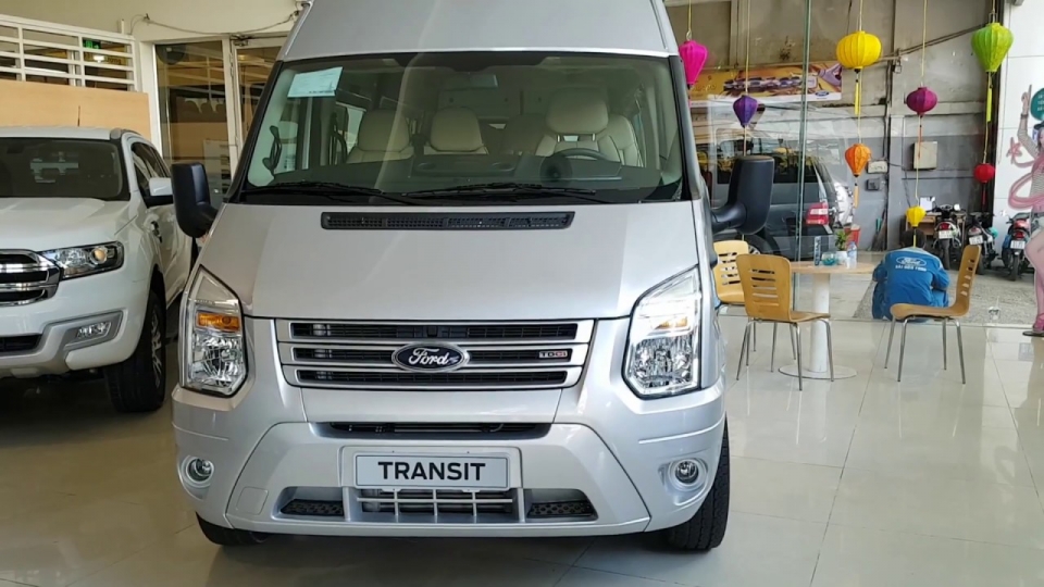 gan 20000 xe hyundai grand i10 va ford transit bi trieu hoi tai viet nam