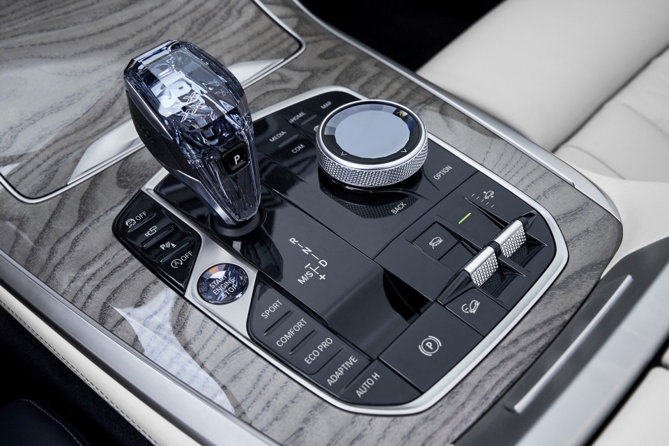 Hình ảnh đầu tiên về BMW X7 cạnh tranh Mercedes-Benz GLS hinh anh dau tien ve bmw x7 canh tranh mercedes benz gls