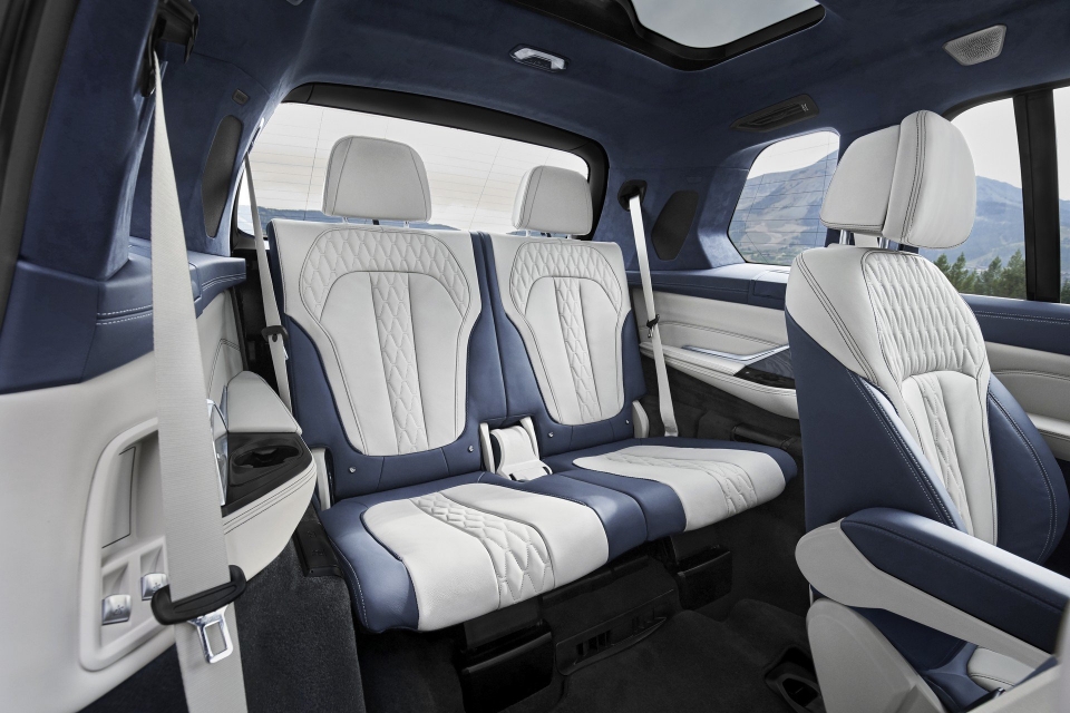 Hình ảnh đầu tiên về BMW X7 cạnh tranh Mercedes-Benz GLS hinh anh dau tien ve bmw x7 canh tranh mercedes benz gls