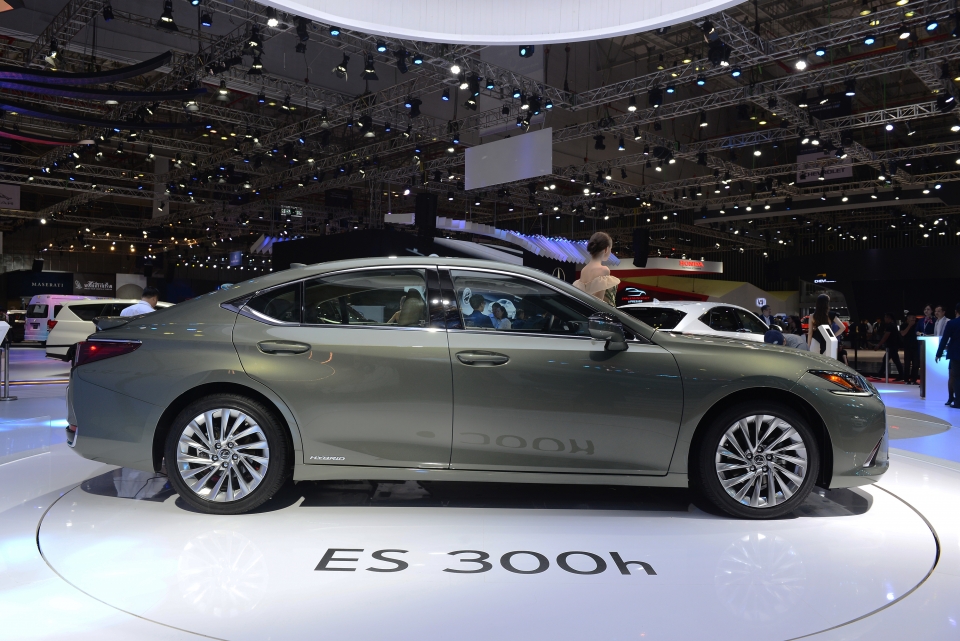 Lexus ES300h đầu tiên hiện diện ở Việt Nam lexus es300h dau tien hien dien o viet nam