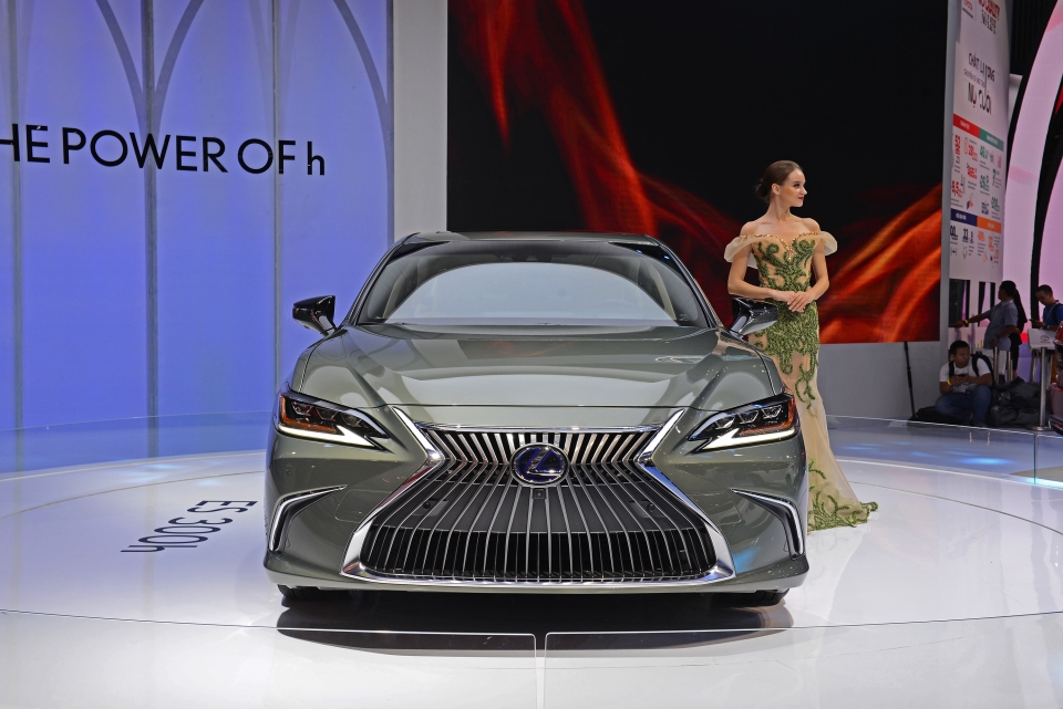 Lexus ES300h đầu tiên hiện diện ở Việt Nam lexus es300h dau tien hien dien o viet nam