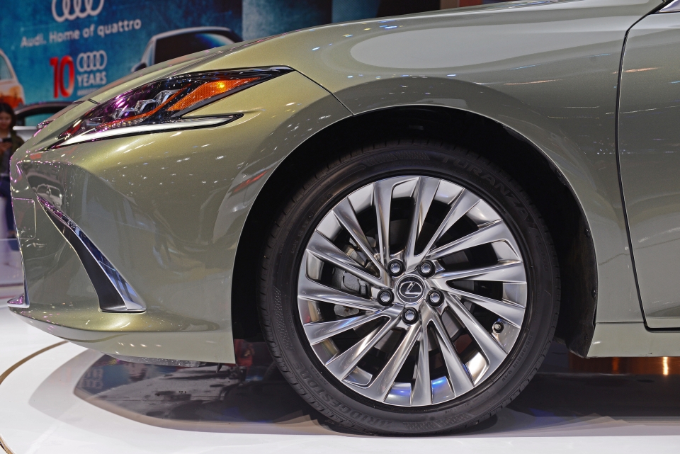 Lexus ES300h đầu tiên hiện diện ở Việt Nam lexus es300h dau tien hien dien o viet nam