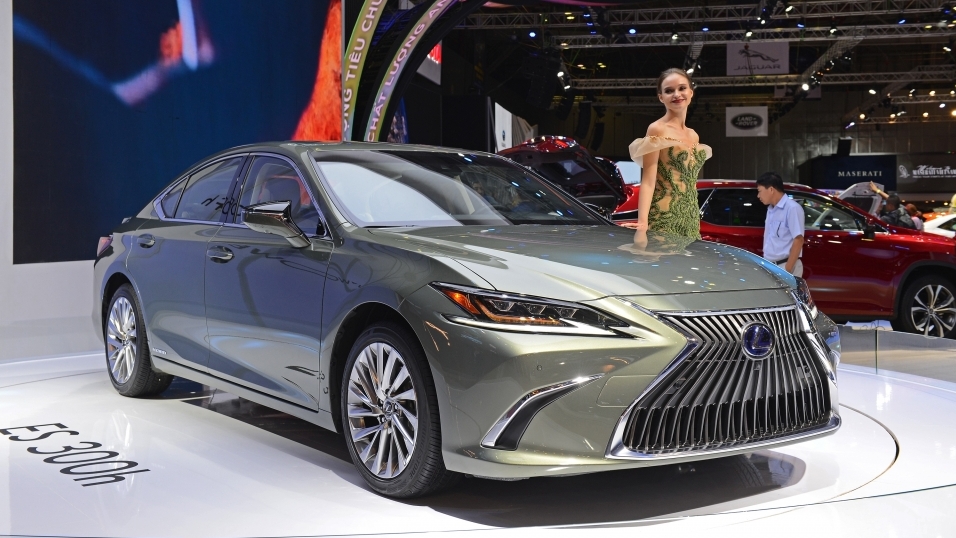 Lexus ES300h đầu tiên hiện diện ở Việt Nam