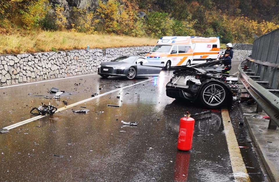 Audi R8 gãy đôi sau cú va chạm với xe van audi r8 gay doi sau cu va cham voi xe van