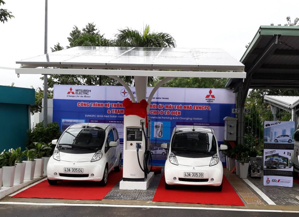 mitsubishi viet nam ban giao xe dien imiev cho tong cong ty dien luc mien trung