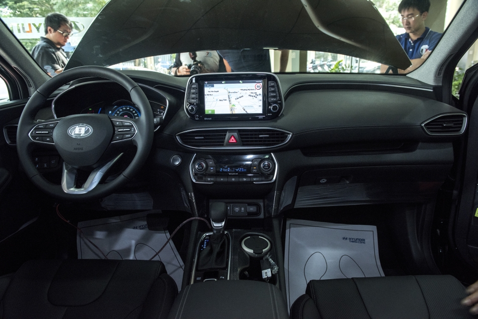 "Soi" Hyundai Santa Fe 2019 phiên bản máy dầu 2.2L ở Hà Nội soi hyundai santa fe 2019 phien ban may dau 22l o ha noi