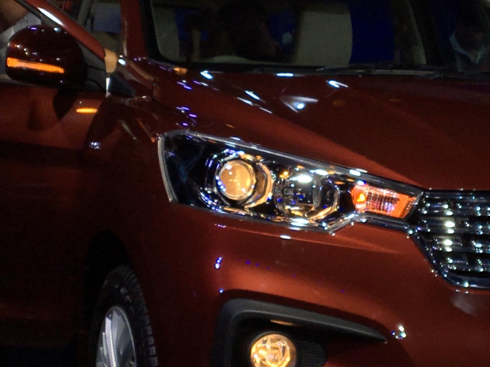 suzuki ertiga the he thu hai ra mat tai an do voi hai tuy chon dong co