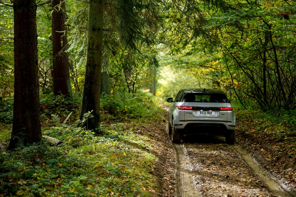 Range Rover Evoque 2019 ra mắt với cảm hứng thiết kế từ Velar land rover cong bo range rover evoque 2019 voi thiet ke lay cam hung tu velar