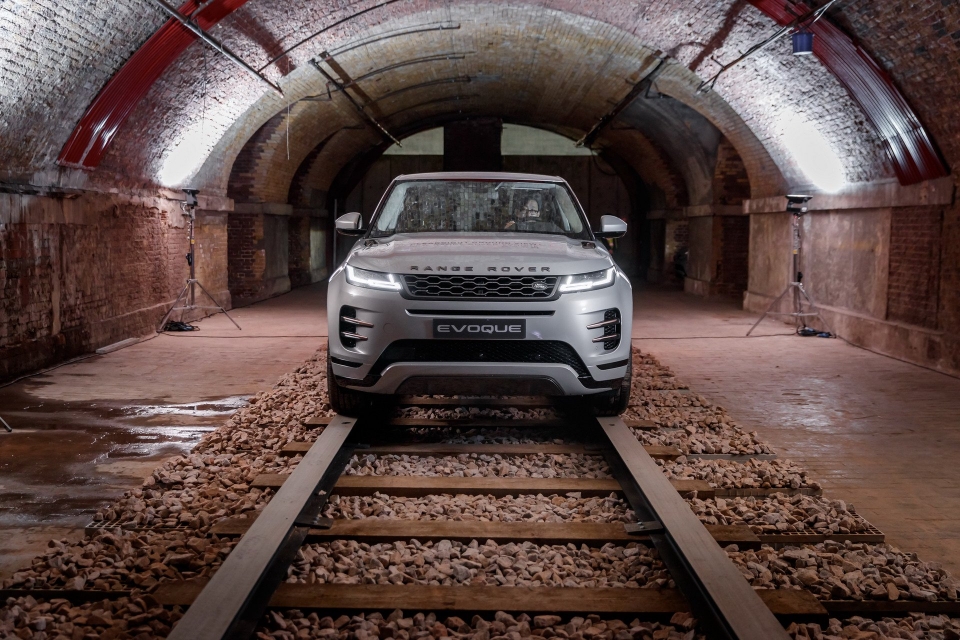 Range Rover Evoque 2019 ra mắt với cảm hứng thiết kế từ Velar land rover cong bo range rover evoque 2019 voi thiet ke lay cam hung tu velar