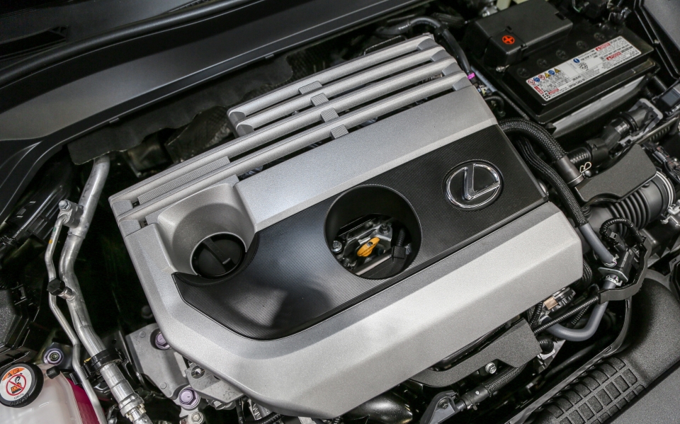 lexus ux trinh lang dong nam a voi hop so 10 cap