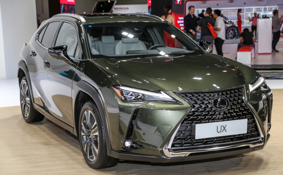 lexus ux trinh lang dong nam a voi hop so 10 cap
