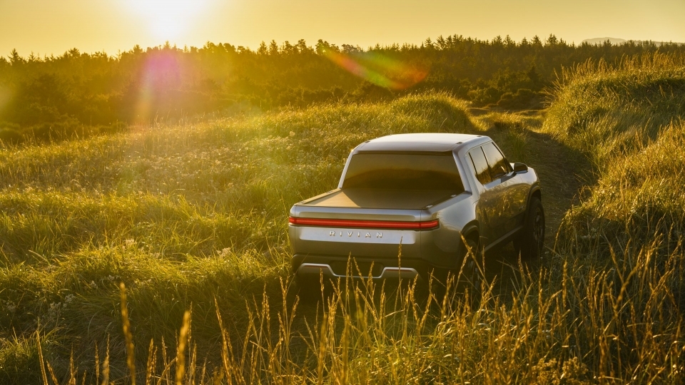 Rivian R1T mở ra kỷ nguyên bán tải chạy điện
