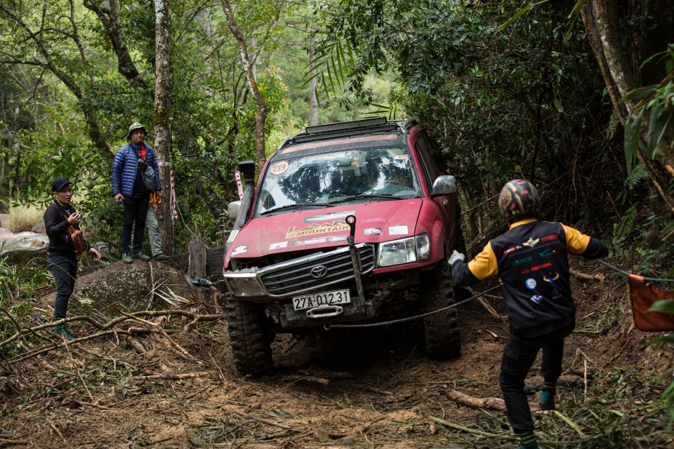 khac nghiet giai dua xe dia hinh laan challenge the mountain 2018