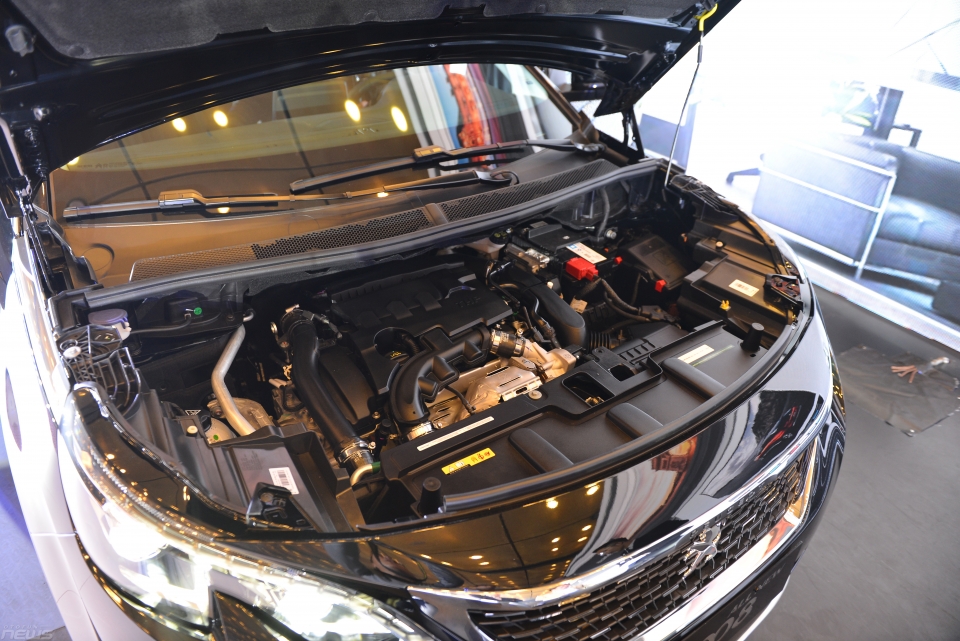 Bộ đôi xe gầm cao Peugeot 3008 và 5008 trình làng khách hàng Việt bo doi xe gam cao peugeot 3008 va 5008 trinh lang khach hang viet