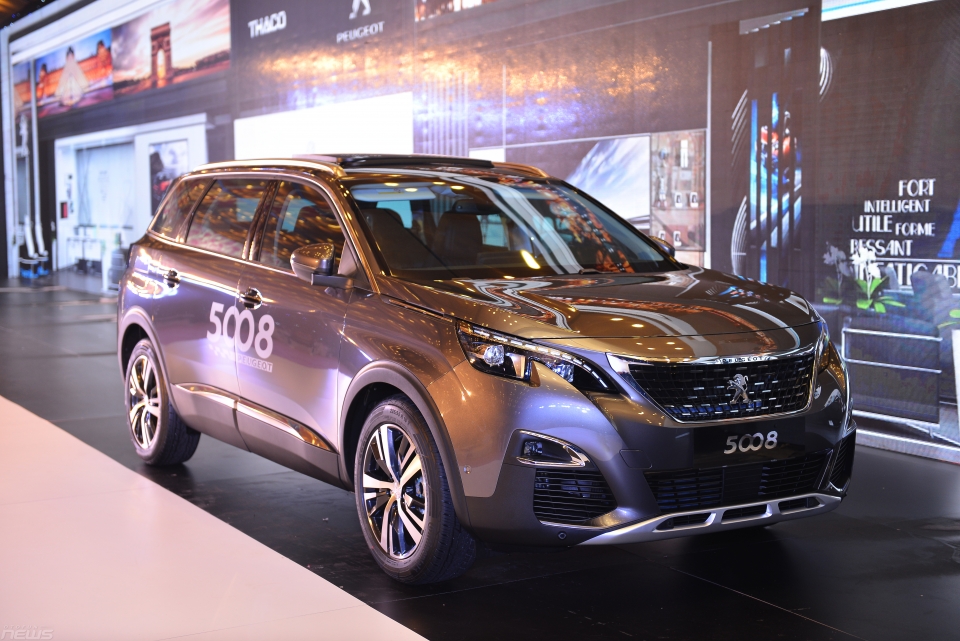 Bộ đôi xe gầm cao Peugeot 3008 và 5008 trình làng khách hàng Việt bo doi xe gam cao peugeot 3008 va 5008 trinh lang khach hang viet